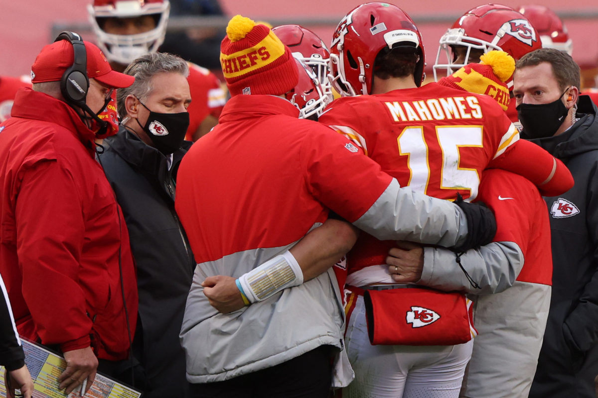 Patrick Mahomes hobbles to the sideline.