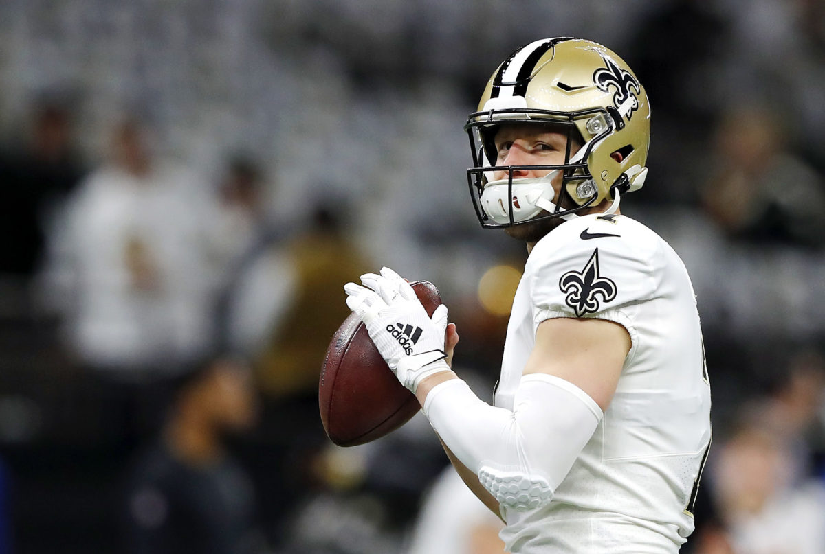 Taysom Hill warming up for the New Orleans Saints.