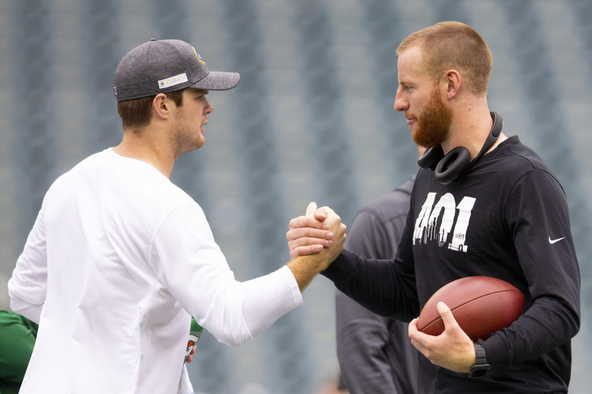 Sam Darnold #14 of the New York Jets shakes hands with Carson Wentz #11 of the Philadelphia Eagles