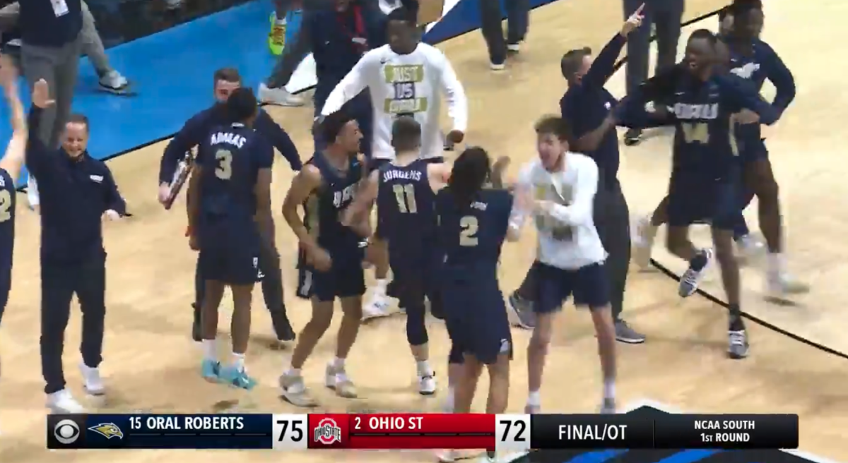 Oral Roberts celebrates stunning win over Ohio State in 2021 NCAA Tournament.