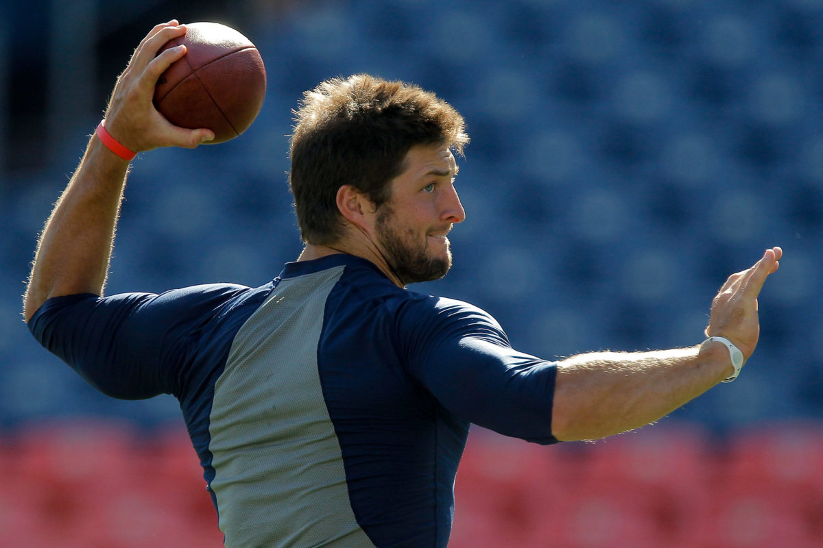 Tim Tebow throwing the football.