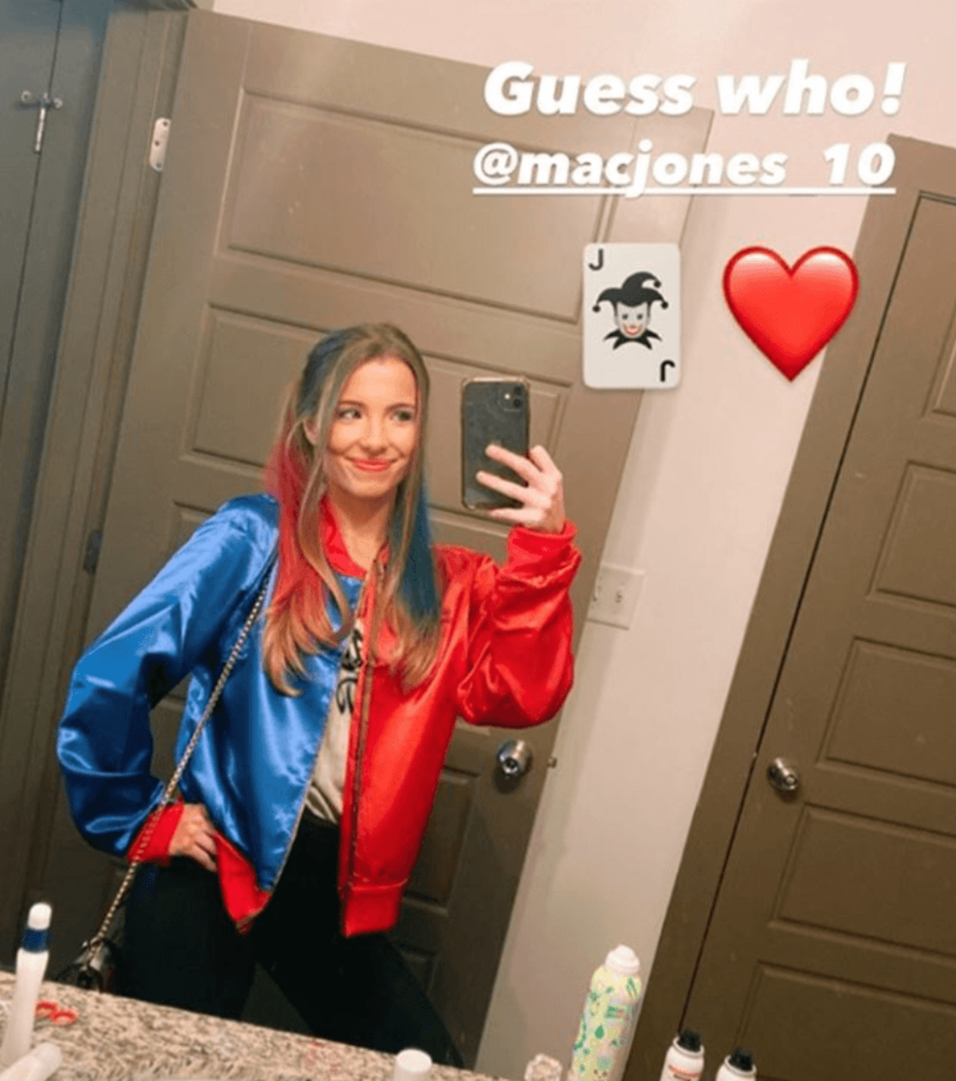 Sophie Scott shows off her outfit on IG.
