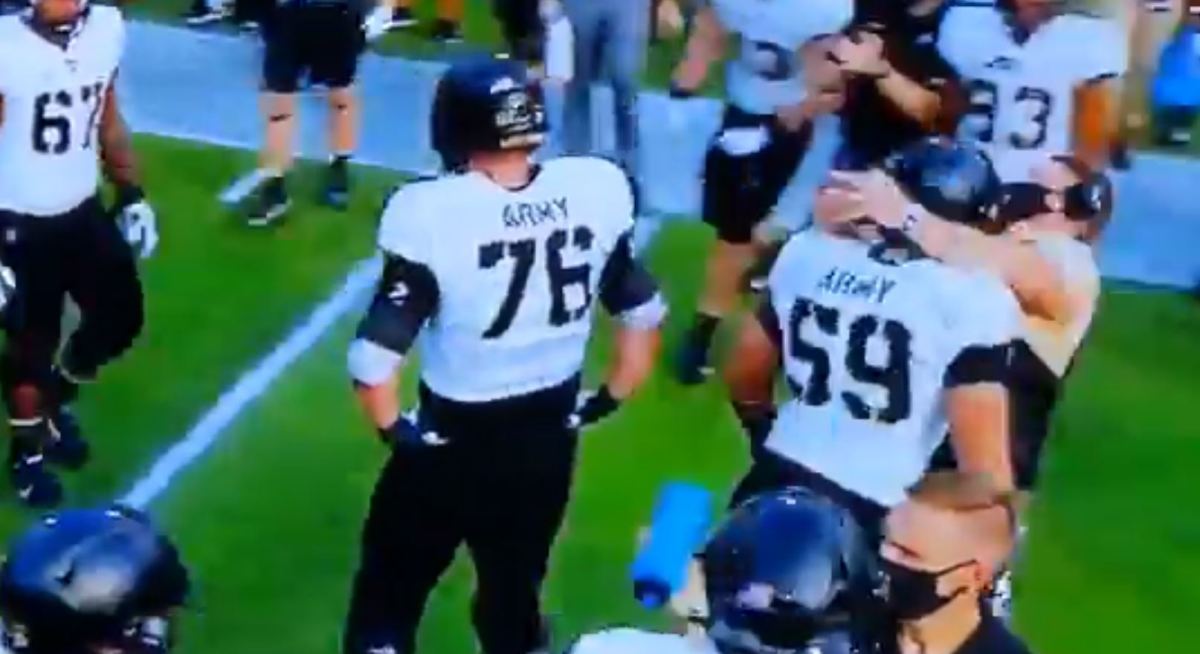 Army Football Coach Looks Dazed After Heabutt From Offensive Lineman - The  Spun: What's Trending In The Sports World Today
