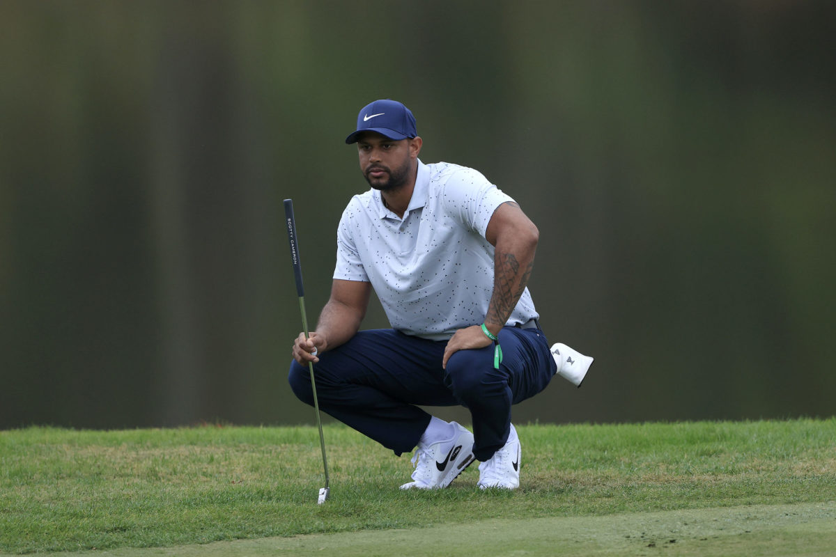 Aaron Hicks of the New York Yankees looks over a shot on the 18th hole during the third round of the Diamond Resorts Tournament Of Champions