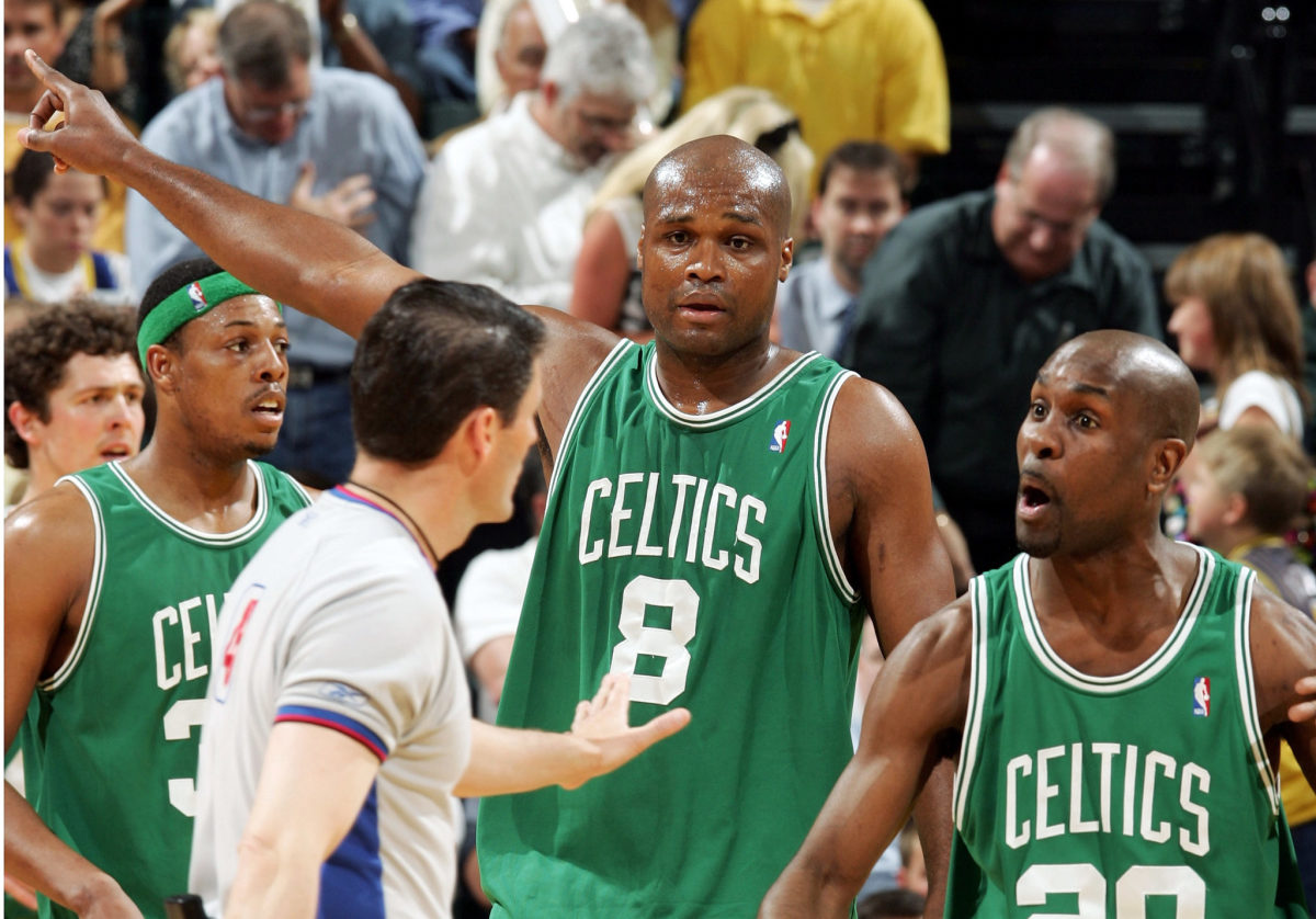 Antoine Walker and Gary Payton yelling at a referee.