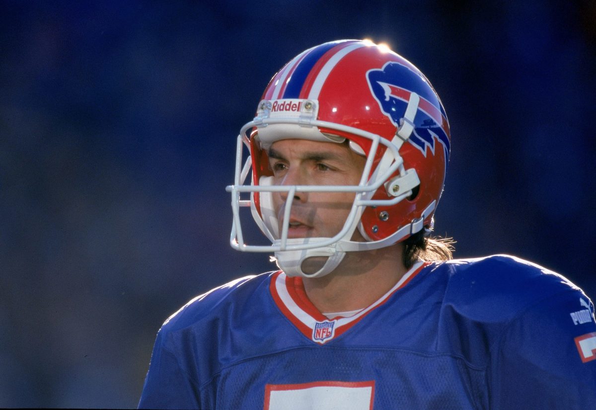 A closeup of Doug Flutie during a Bills game.