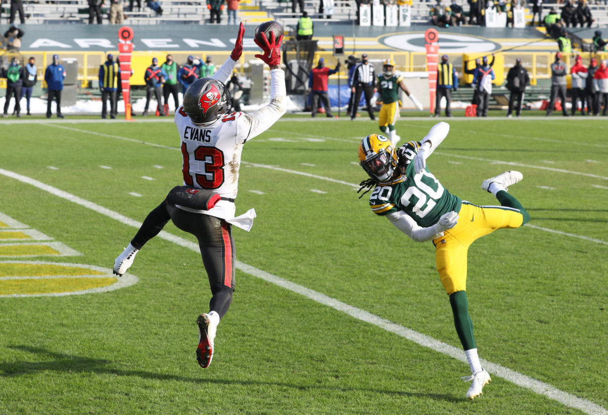 Mike Evans #13 of the Tampa Bay Buccaneers completes a reception for a touchdown in the first quarter against the Green Bay Packers