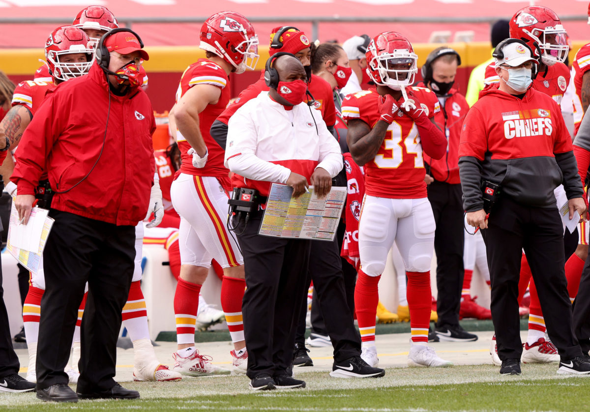 Eric Bieniemy on the sidelines for the Chiefs.