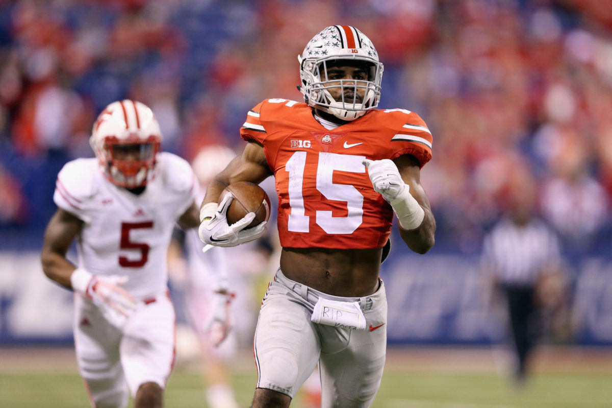 Ezekiel running for a touchdown during an Ohio State game.