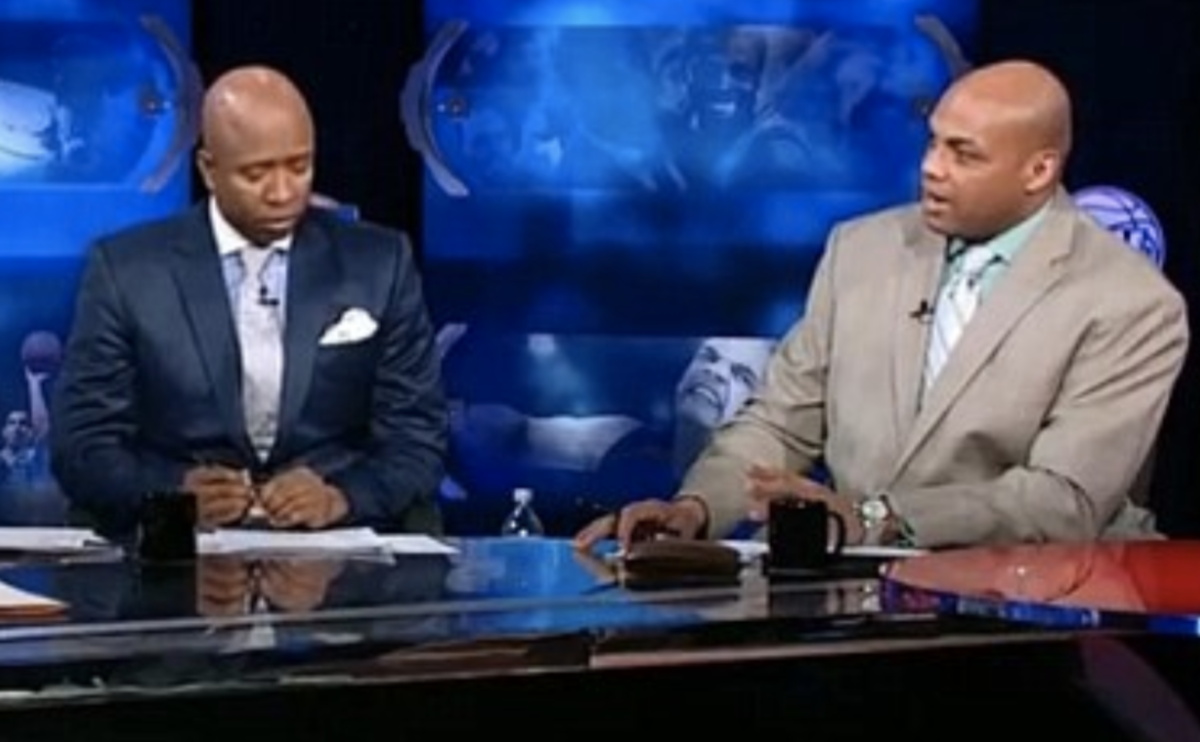 Kenny Smith and Charles Barkley during NCAA Tournament coverage.