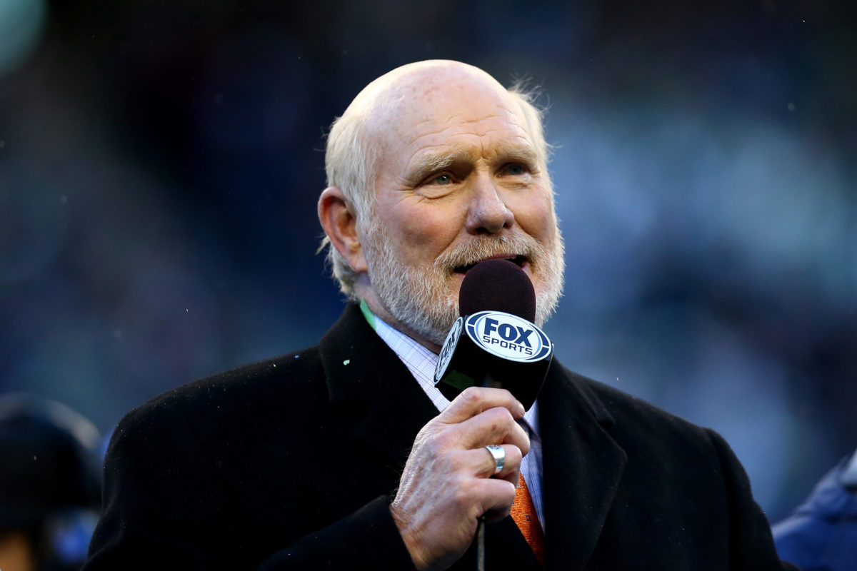 Terry Bradshaw speaks in a microphone.
