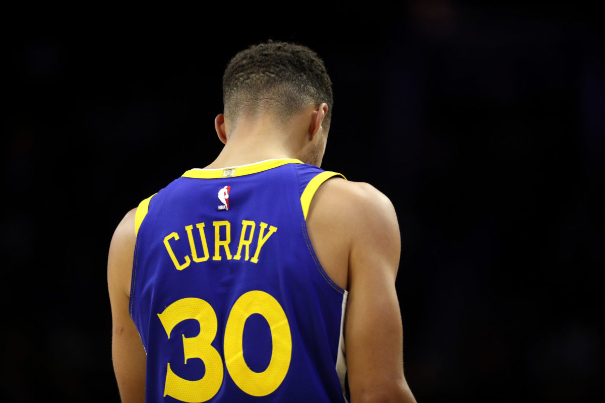 A photo of Steph Curry from behind.