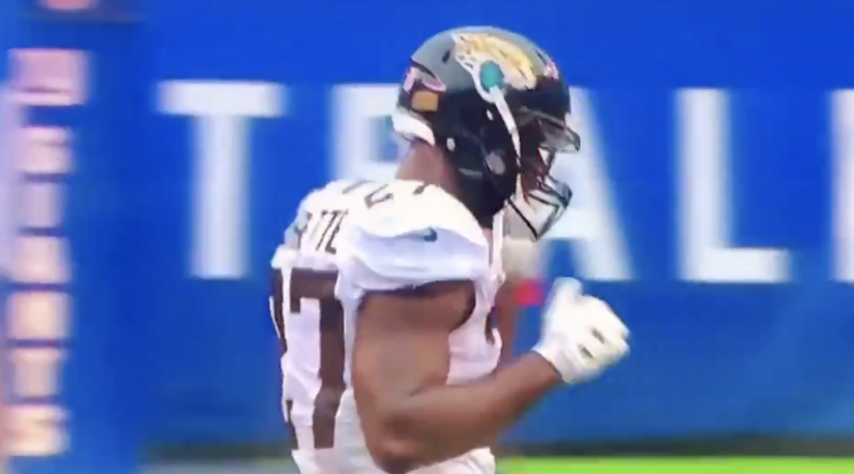 leonard fournette leaves the game with an injury