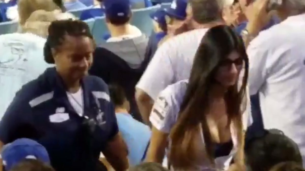 Mia Khalifa kicked out of Dodgers game.