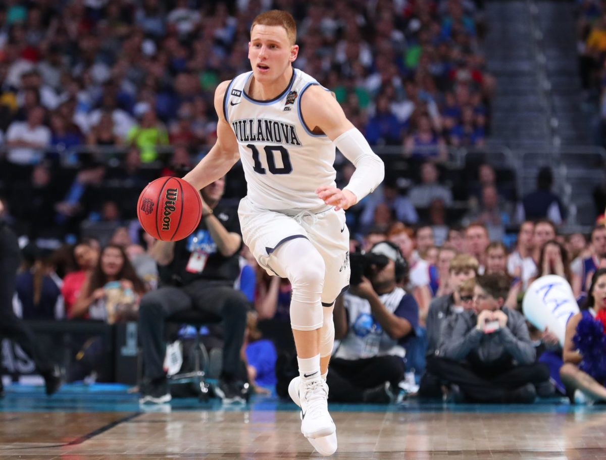Donte DiVincenzo dribbling the ball
