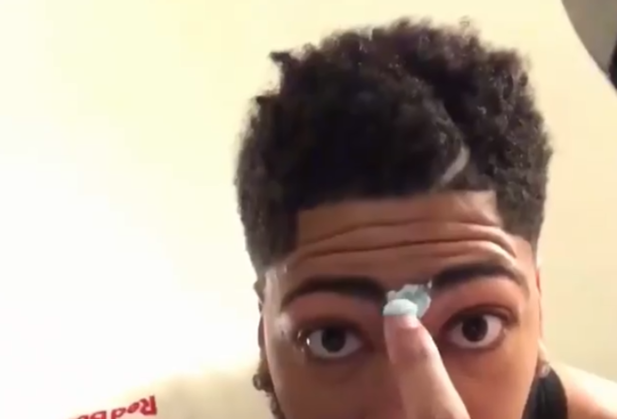 Anthony Davis pretends to shave his unibrow