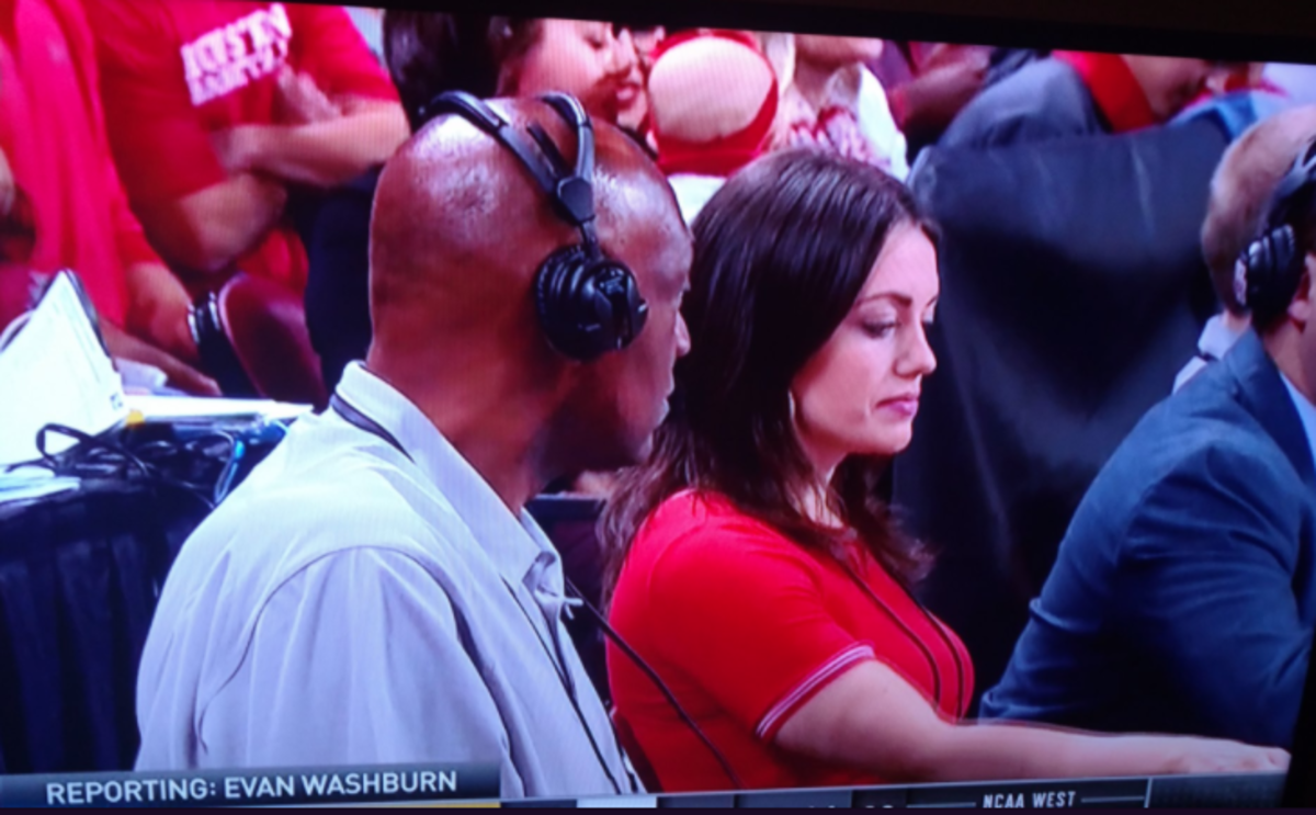 Lainie Fritz and Elvin Hayes sit courtside.