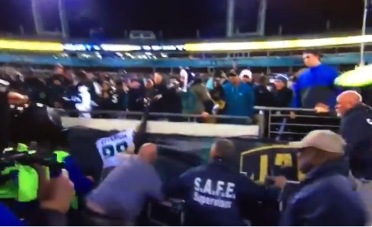 Seahawks DL Quinton Jefferson confronts fan.