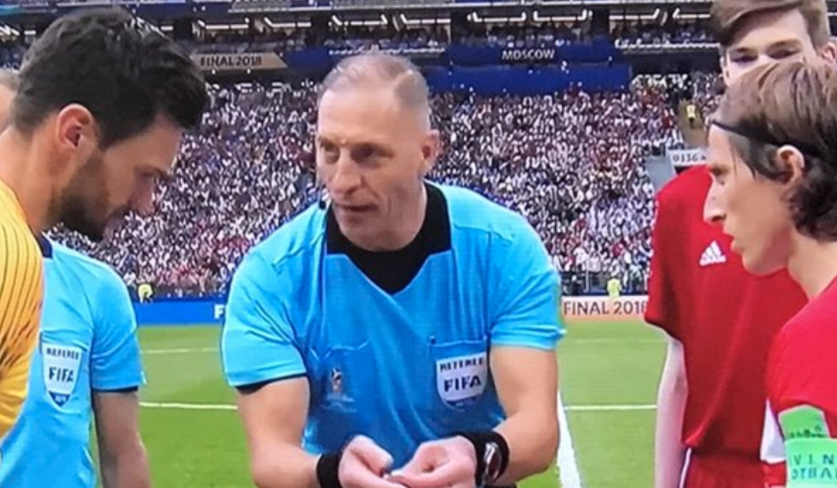 world cup referee is going viral on twitter