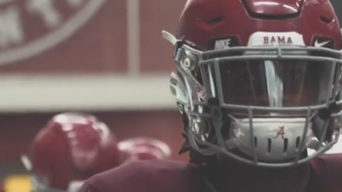 An Alabama player in a helmet.