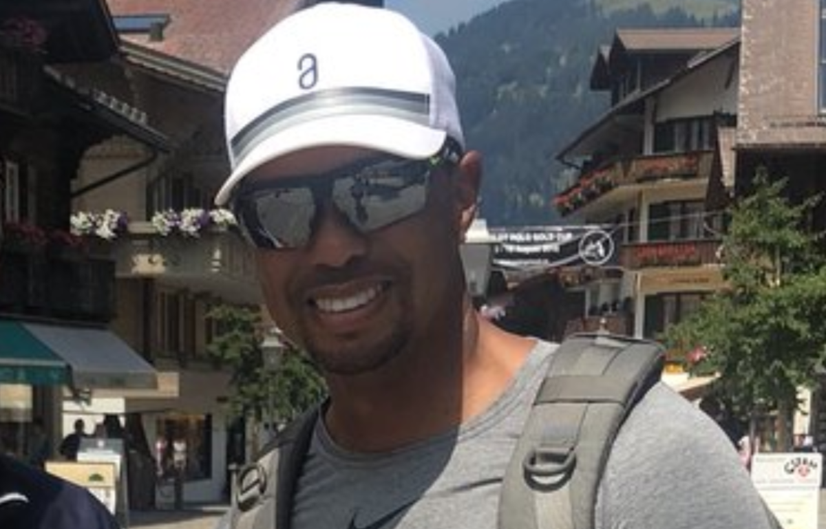 tiger woods poses for a photo in europe