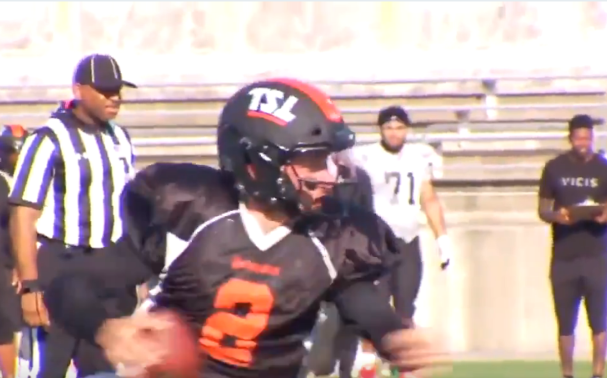 Johnny Manziel plays in a Spring League game
