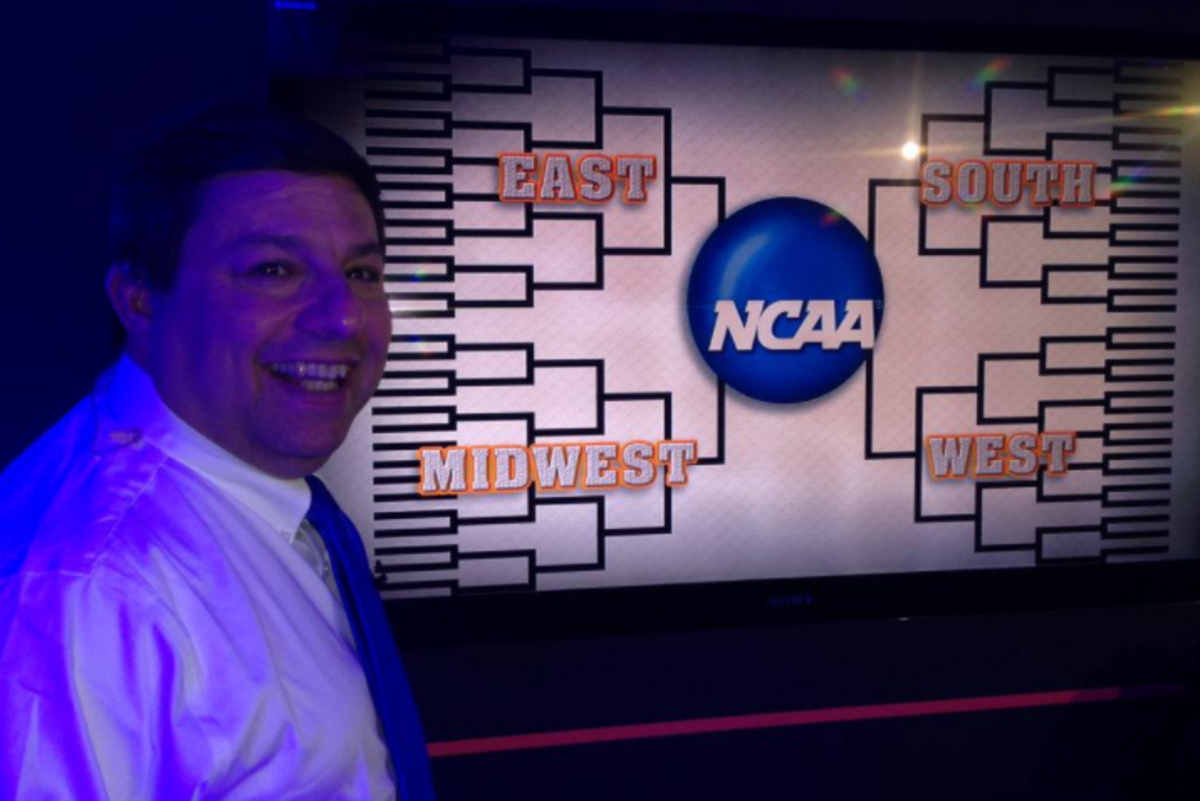A picture of Joe Lunardi with a bracket graphic.