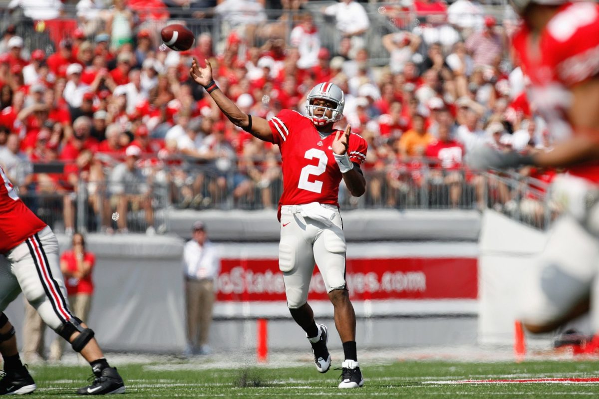 Terrelle Pryor throwing a pass for Ohio State.