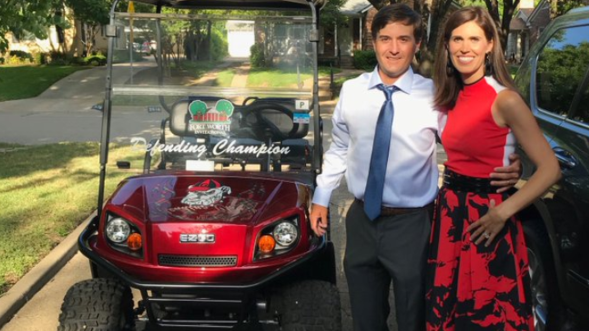Kevin Kisner and wife Brittany pose for a photo.