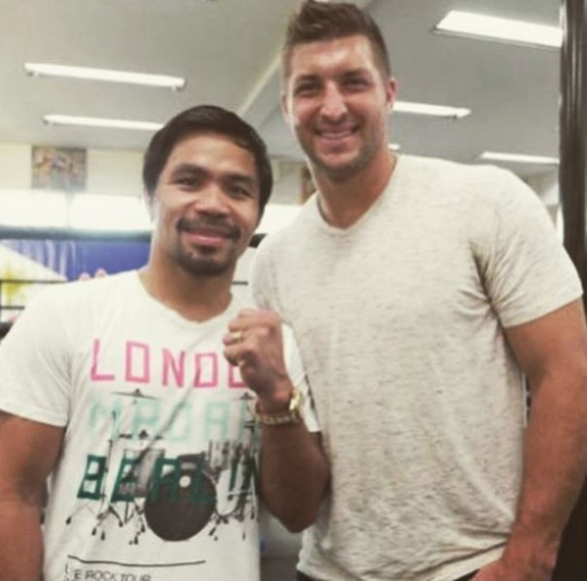 Tim Tebow and Manny Pacquiao pose for picture.