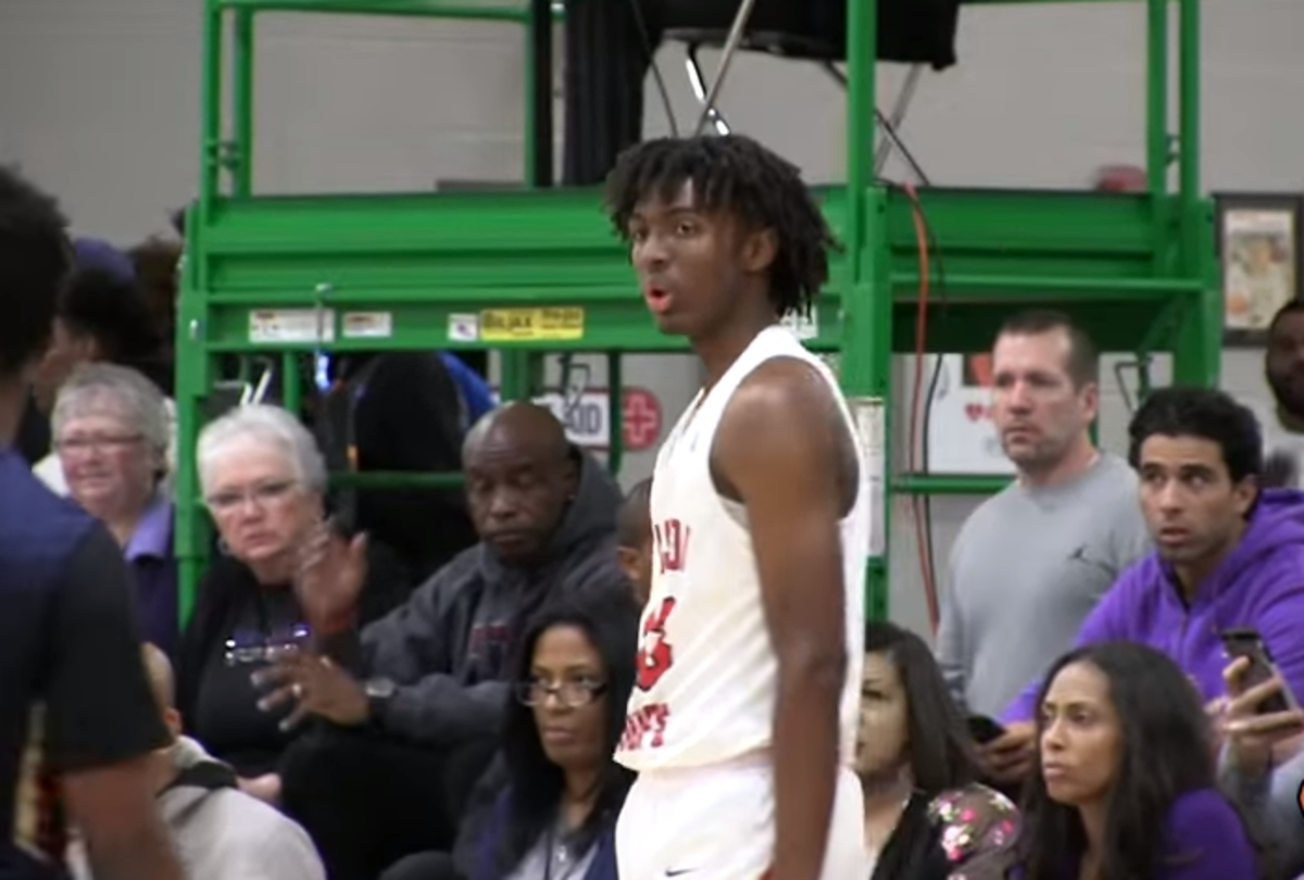 Tyrese Maxey playing in an AAU game.