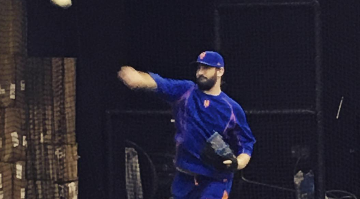 Matt Harvey throwing a baseball.