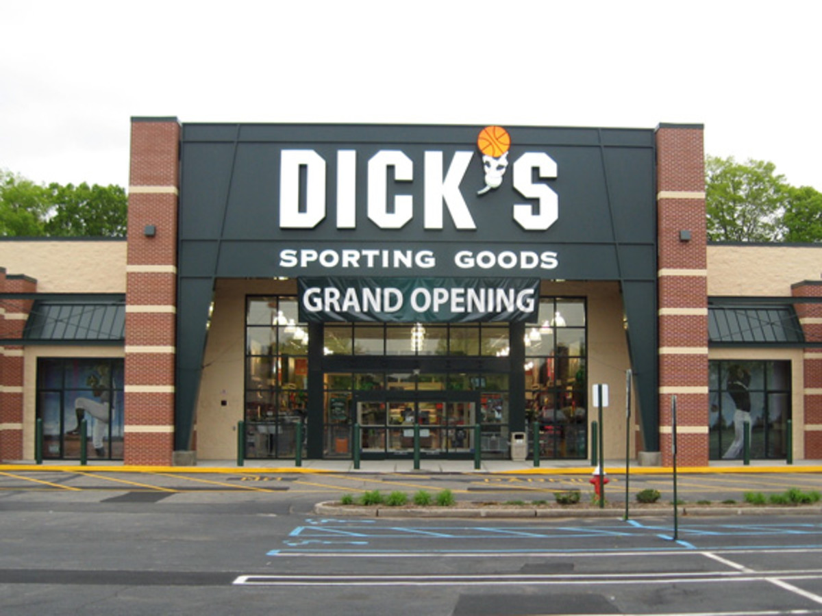 A picture of Dick's Sporting Goods store.