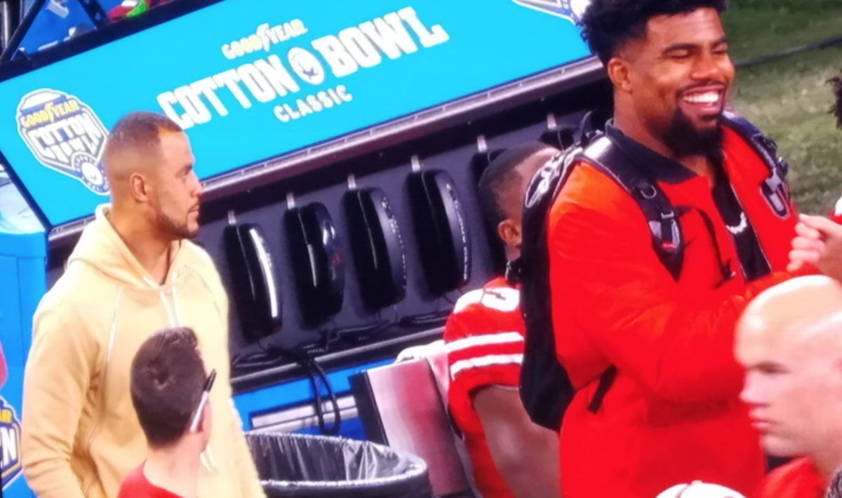 LOOK: Dallas Cowboys QB Dak Prescott Rocks Ezekiel Elliott's Ohio State  Buckeyes Jersey on Game Day - Sports Illustrated Ohio State Buckeyes News,  Analysis and More