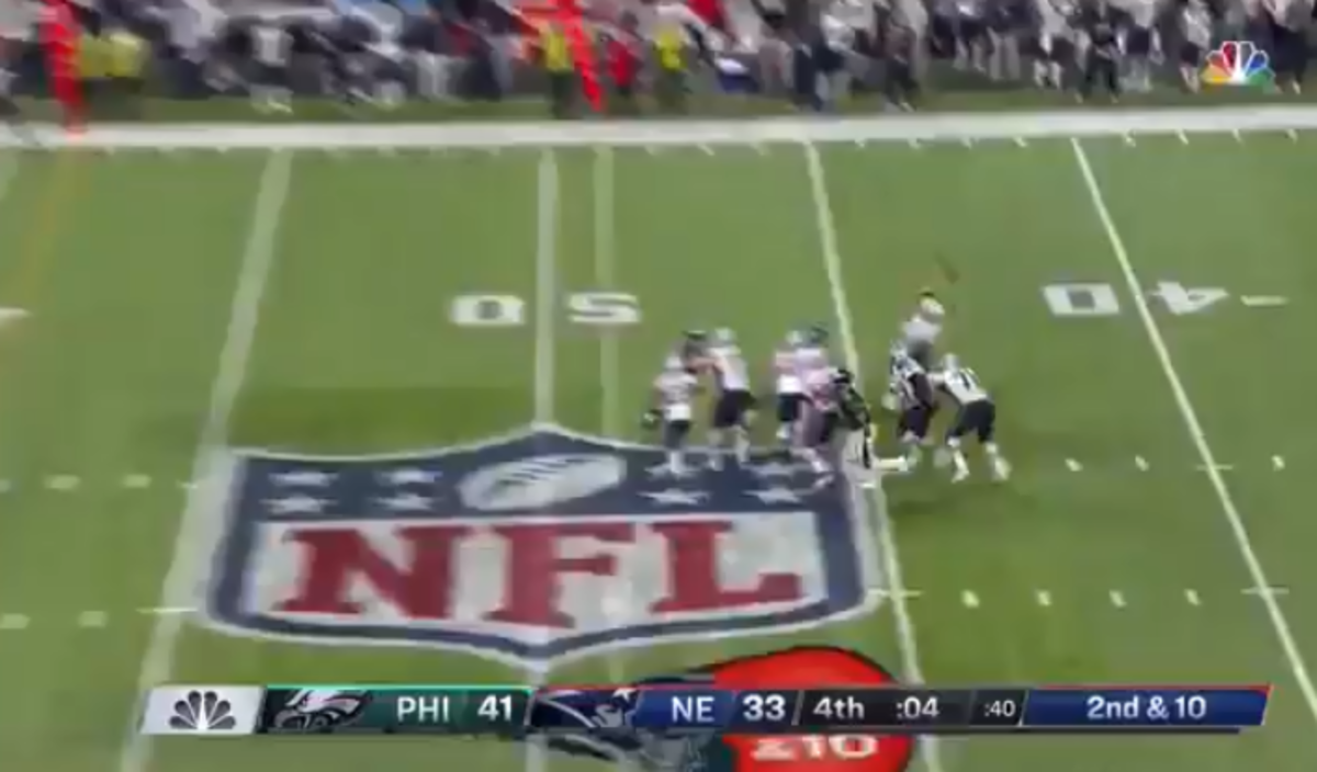 Tom Brady throws a Hail Mary in the Super Bowl.