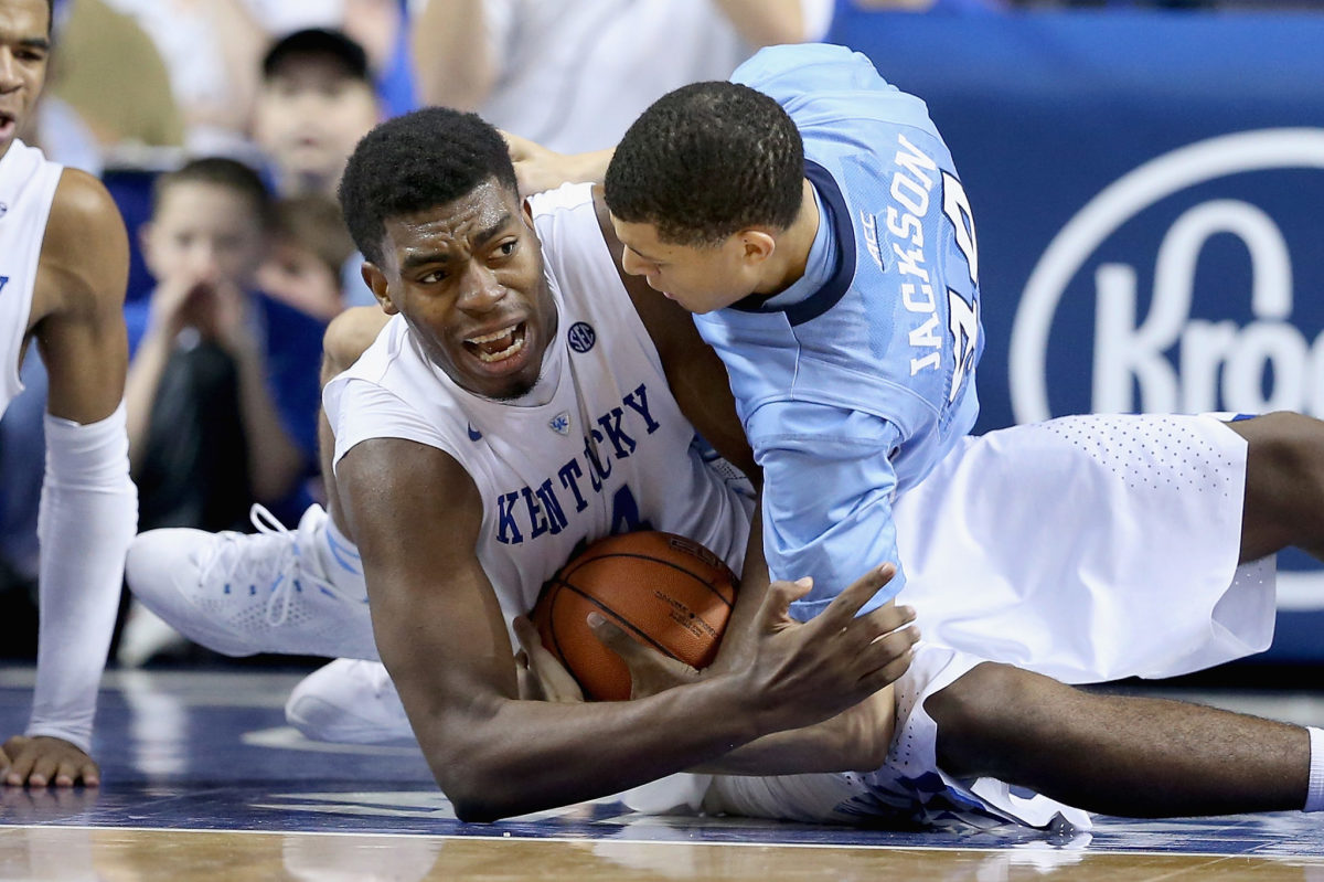Kentucky and North Carolina players fighting for a loose ball.