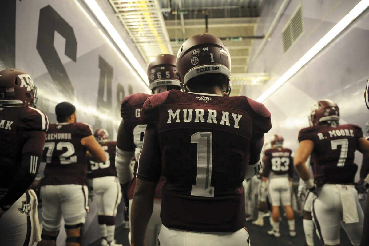 A photo of Kyler Murray taken from behind.