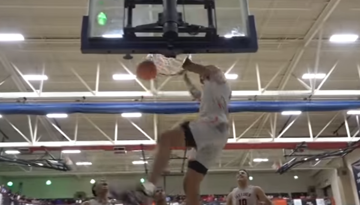 Armando Bacot throws down a big dunk.
