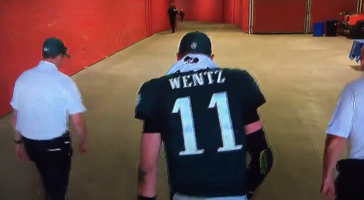 Carson Wentz enters locker room with injury.