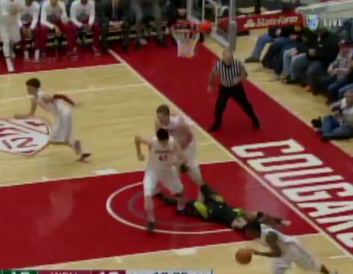 Oregon's Dillon Brooks Kicked Out Of Game After Kicking Opponent The