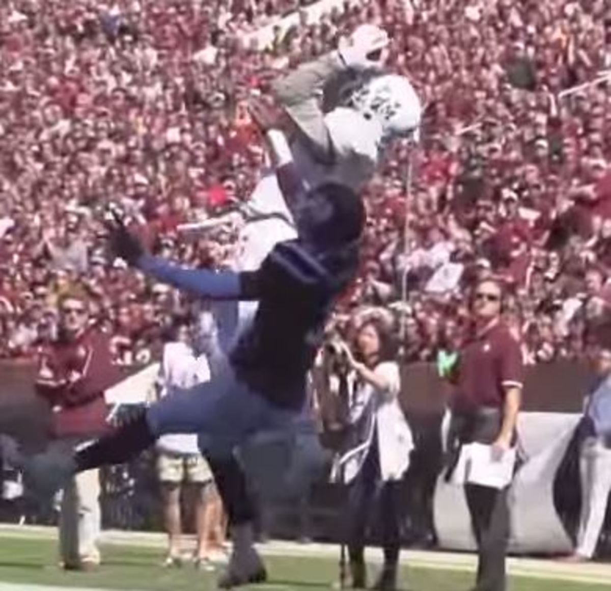 Texas A&M player makes a difficult catch.
