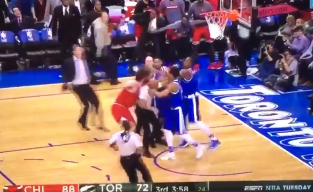Fight between Serge Ibaka and Robin Lopez.