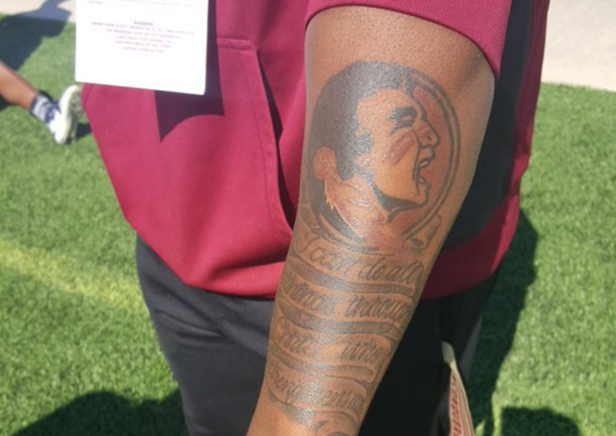 Dontavious Jackson get a Seminoles tattoo.