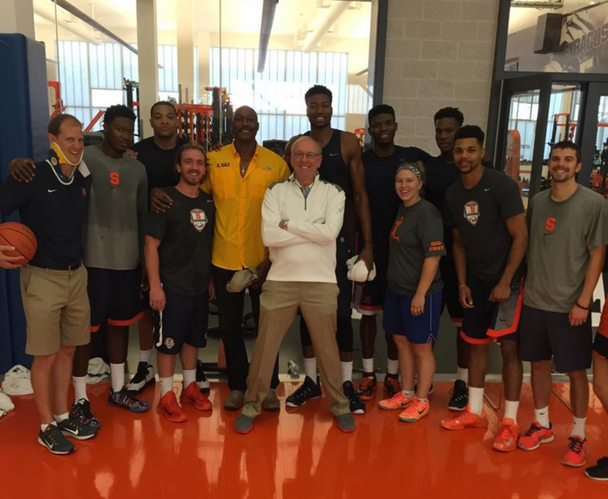 Karl Malone takes a picture with members of the Syracuse basketball team.