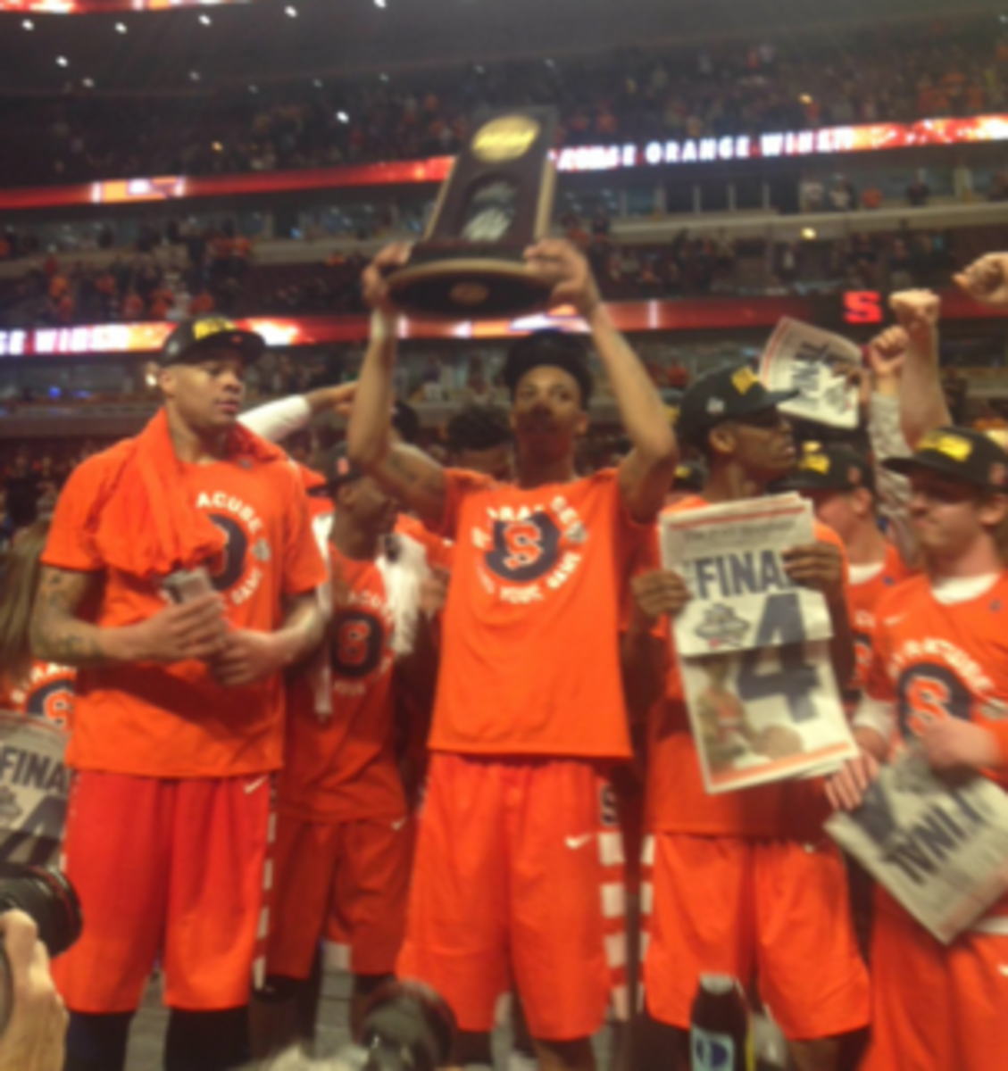 malachi richardson raises NCAA trophy over his head.