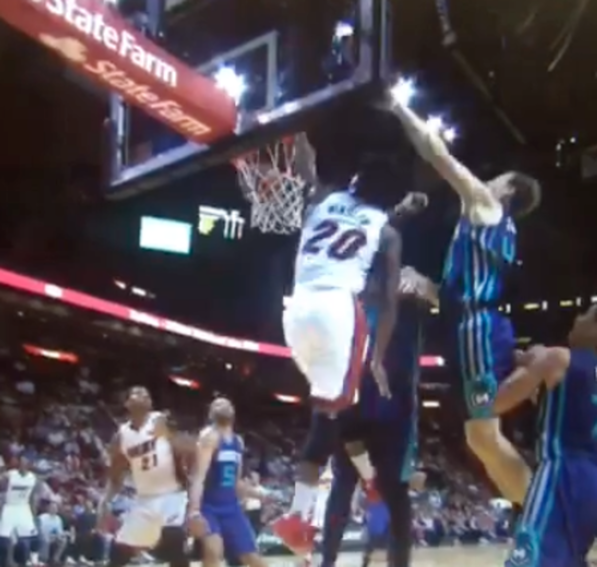 Justise Winslow dunks in first ever NBA game.