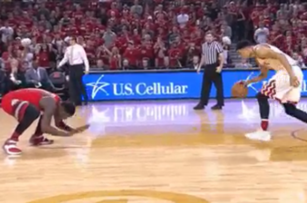 Jae'Sean Tate slaps the floor against Nebraska.