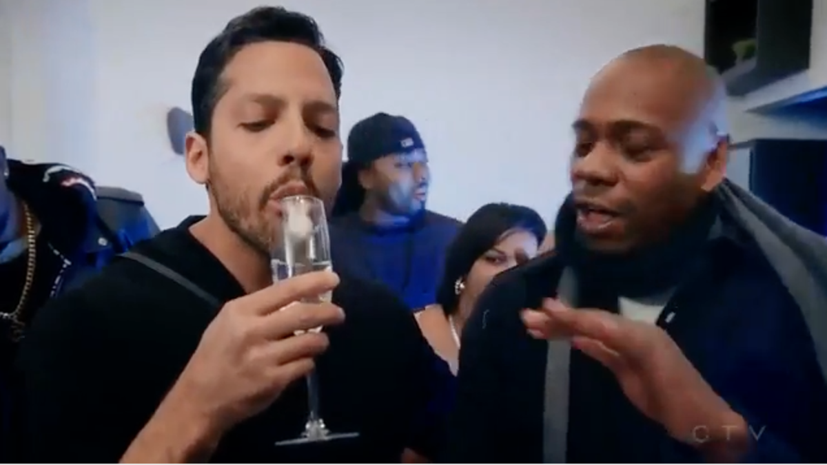 David Blaine freaks out Steph Curry with a magic trick.