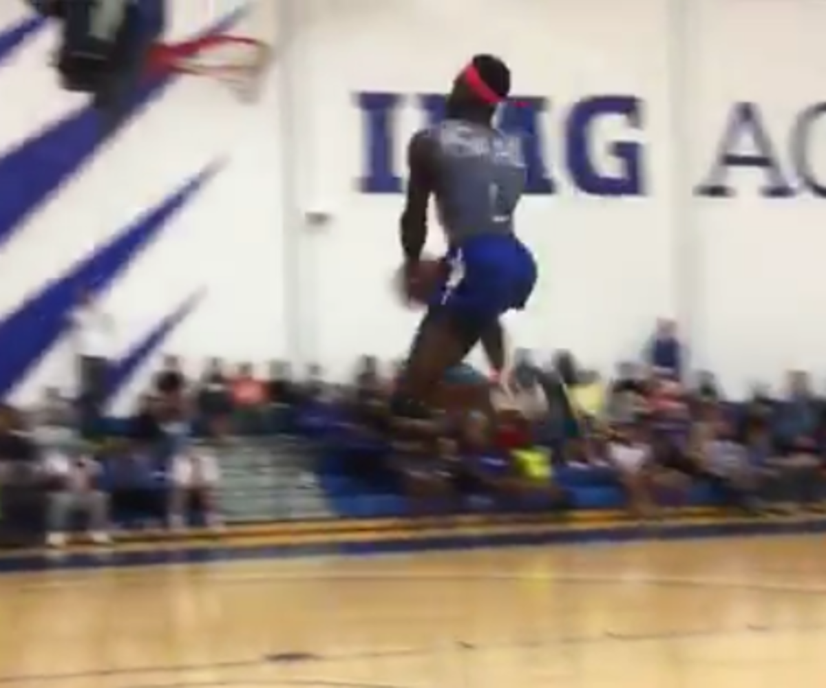 Drake Davis throws down an amazing dunk.