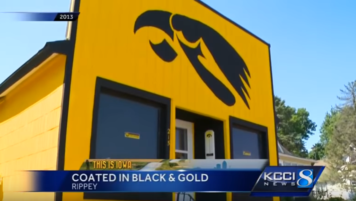 Iowa Fan Has HawkeyeThemed House, 11 Tigerhawk Tattoos The Spun